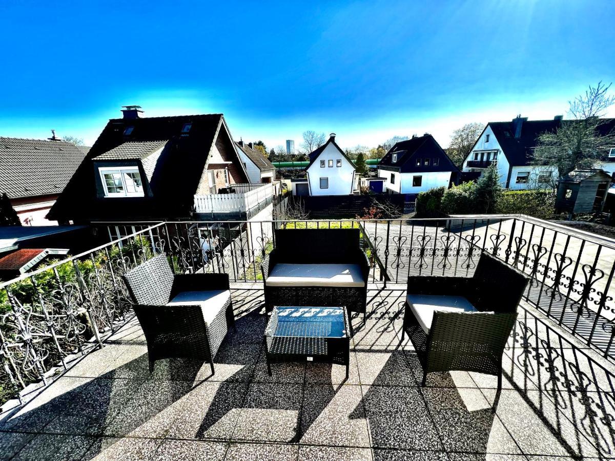 Praktisches Zimmer Im Grossen Haus Mit Garten Dusseldorf Exterior photo